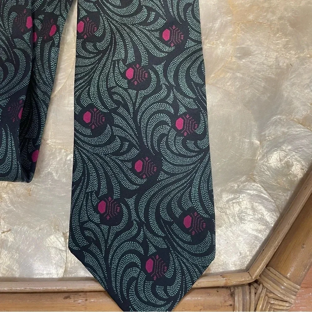 Mens 100% silk tie green abstract made in Italy
